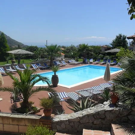 Heaven Aparthotel 2*